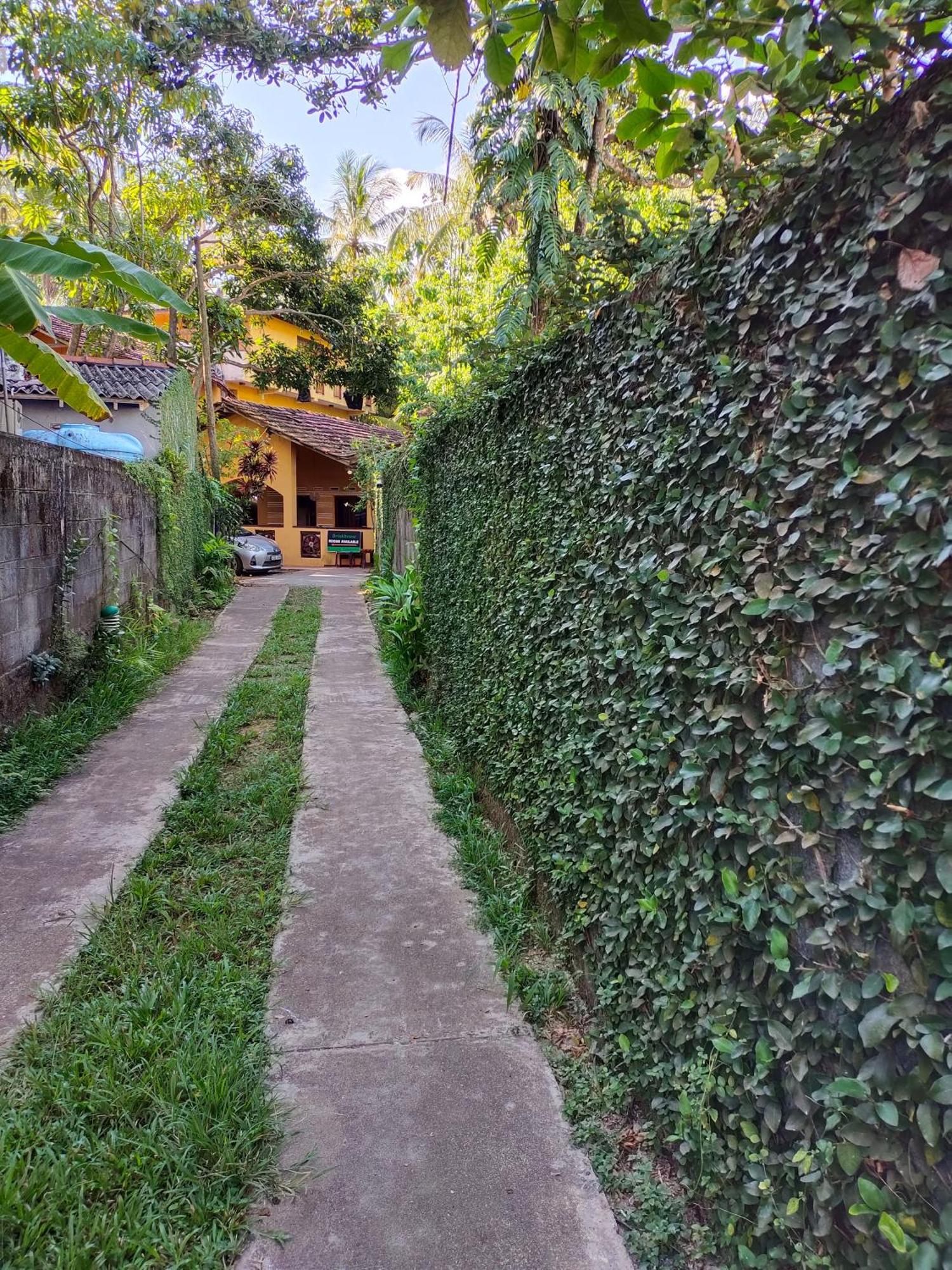 Brinkhouse Guesthouse , Unawatuna Beach Extérieur photo