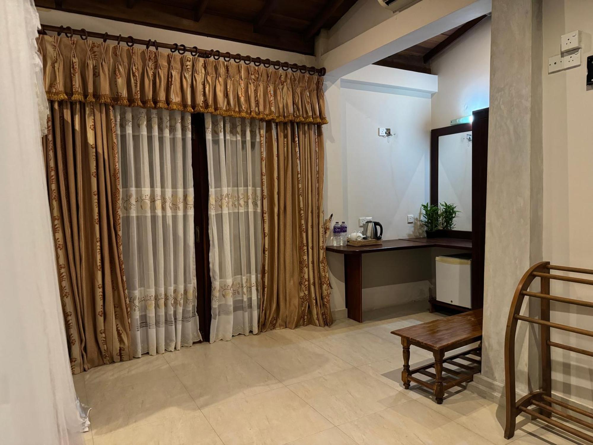 Brinkhouse Guesthouse , Unawatuna Beach Extérieur photo